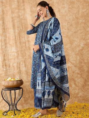 Paisley Printed Straight Kurta with Palazzos & Dupatta 5
