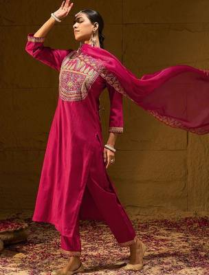 Ethnic Motifs Embroidered Sequinned Liva Straight Kurta With Trousers & Dupatta 1
