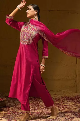 Ethnic Motifs Embroidered Sequinned Liva Straight Kurta With Trousers & Dupatta