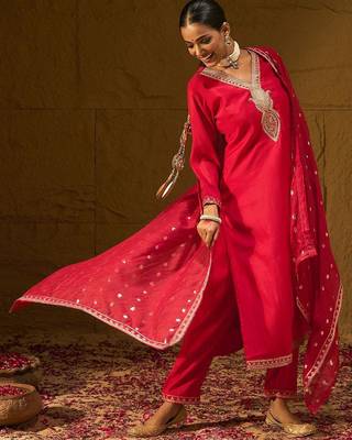 Ethnic Motifs Embroidered V-Neck Straight Kurta With Trousers & Dupatta 1