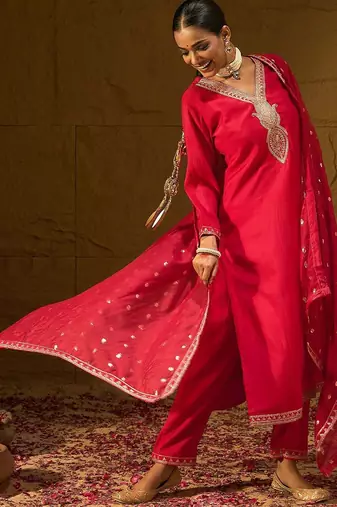 Ethnic Motifs Embroidered V-Neck Straight Kurta With Trousers & Dupatta