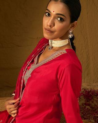 Ethnic Motifs Embroidered V-Neck Straight Kurta With Trousers & Dupatta 2