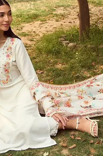 Ethnic Motifs Embroidered Tie-Up Neck Straight Kurta with Trousers & Dupatta
