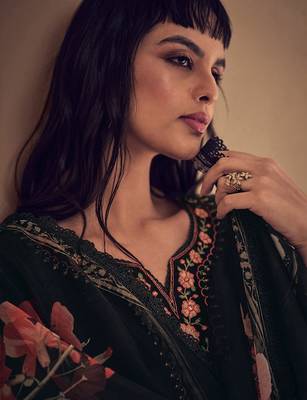 Women Floral Embroidered Panelled Thread Work Kurta with Trousers & With Dupatta 2