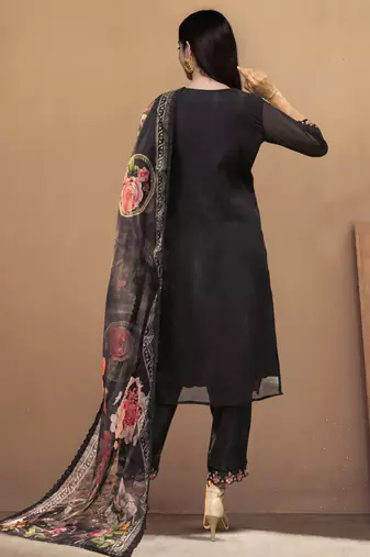 Women Floral Embroidered Panelled Thread Work Kurta with Trousers & With Dupatta