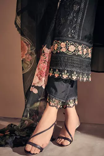 Women Floral Embroidered Panelled Thread Work Kurta with Trousers & With Dupatta