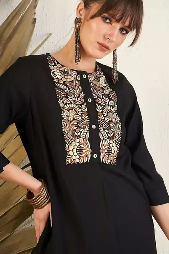 Women Floral Yoke Design Regular Thread Work Kurti with Trousers