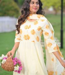 Women Floral Printed Regular Pure Cotton Kurta with Trousers & Dupatta