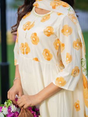 Women Floral Printed Regular Pure Cotton Kurta with Trousers & Dupatta 3