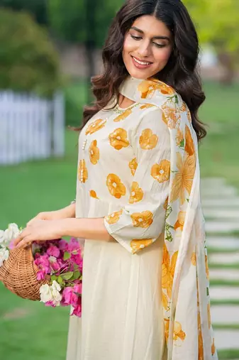 Women Floral Printed Regular Pure Cotton Kurta with Trousers & Dupatta