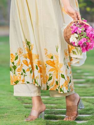 Women Floral Printed Regular Pure Cotton Kurta with Trousers & Dupatta 7