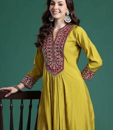 Women Ethnic Motifs Embroidered Pleated Mirror Work Kurta with Trousers