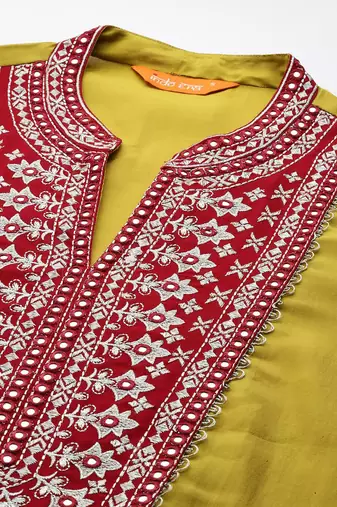 Women Ethnic Motifs Embroidered Pleated Mirror Work Kurta with Trousers