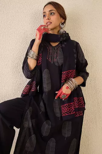 Women Printed Pure Cotton Kurta with Trousers & With Dupatta