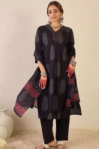 Women Printed Pure Cotton Kurta with Trousers & With Dupatta