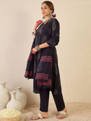 Women Printed  Cotton Kurta with Trousers & With Dupatta 4