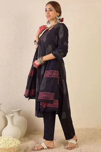 Women Printed Pure Cotton Kurta with Trousers & With Dupatta