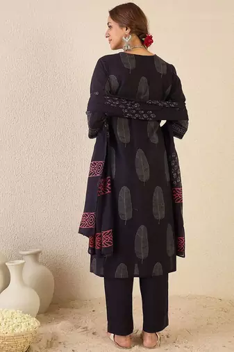 Women Printed Pure Cotton Kurta with Trousers & With Dupatta