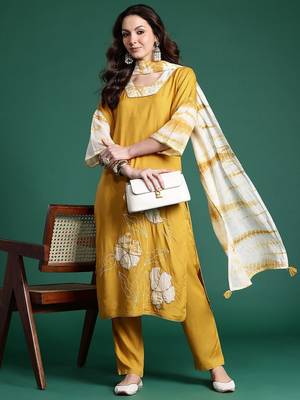 Floral Embroidered Kurta with Trousers & Dupatta 1