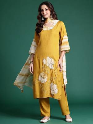 Floral Embroidered Kurta with Trousers & Dupatta 4