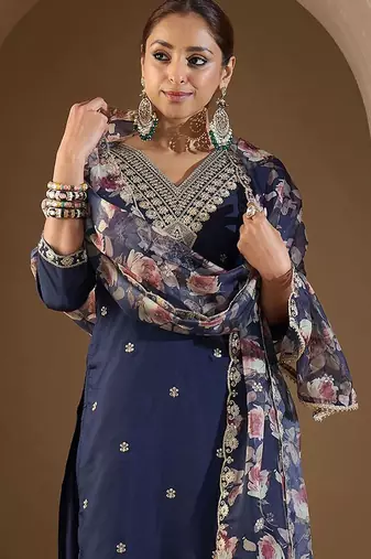 Women Ethnic Motifs Embroidered Regular Kurta with Trousers & With Dupatta
