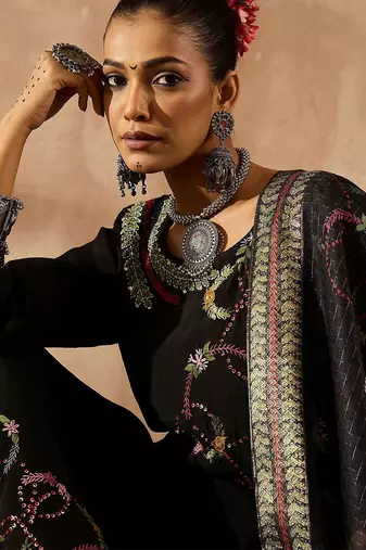 Women Floral Embroidered Regular Thread Work Kurta with Trousers & With Dupatta
