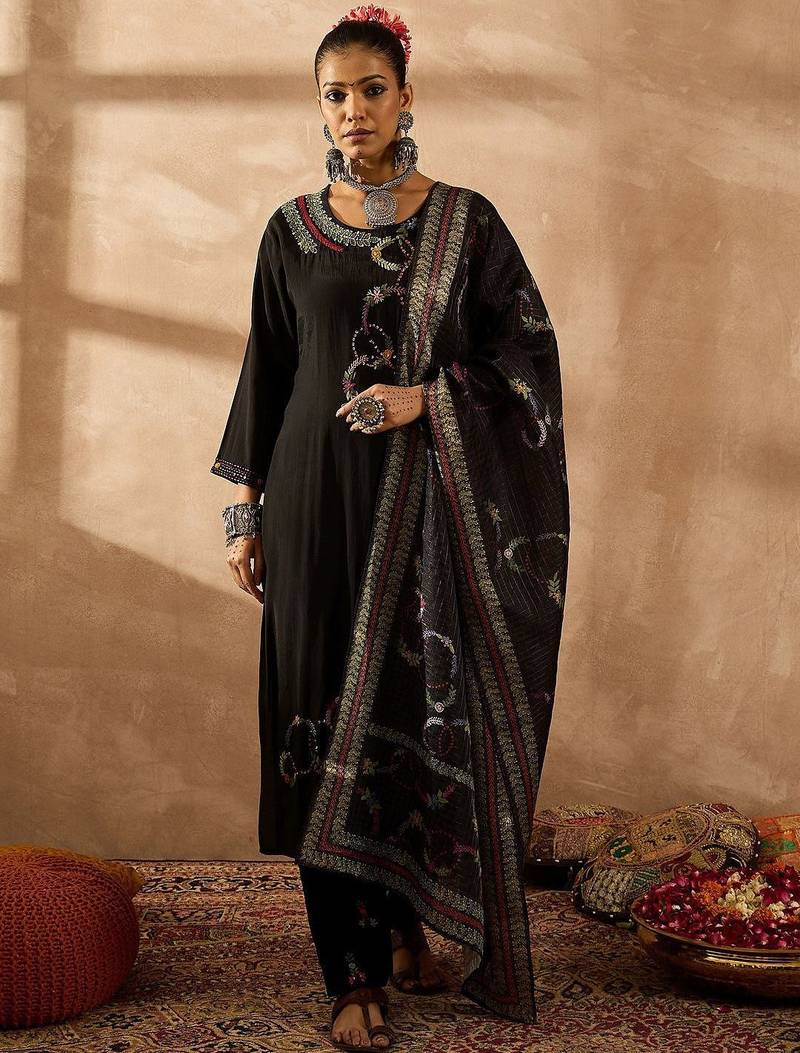 Women Floral Embroidered Regular Thread Work Kurta with Trousers & With Dupatta