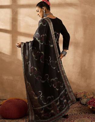 Women Floral Embroidered Regular Thread Work Kurta with Trousers & With Dupatta 4