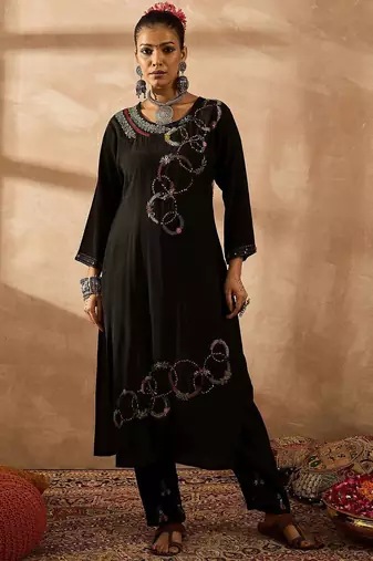 Women Floral Embroidered Regular Thread Work Kurta with Trousers & With Dupatta