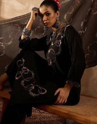 Women Floral Embroidered Regular Thread Work Kurta with Trousers & With Dupatta 7