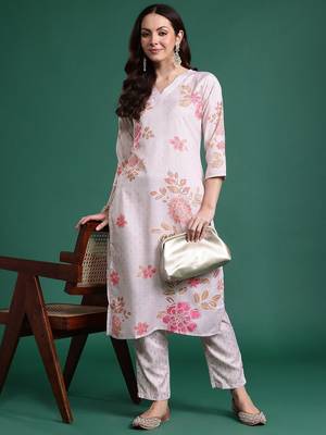 Floral Printed Regular Kurta with Trousers 1