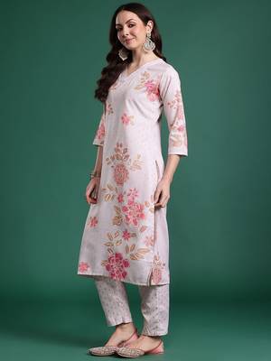 Floral Printed Regular Kurta with Trousers 5