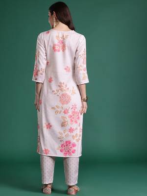 Floral Printed Regular Kurta with Trousers 6