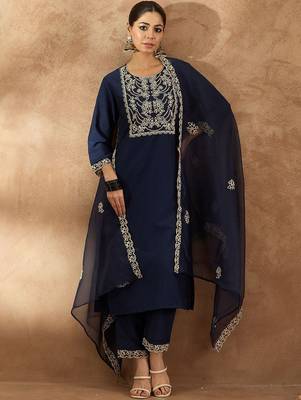 Floral Yoke Design Round Neck Straight Kurta With Trousers & Dupatta 2