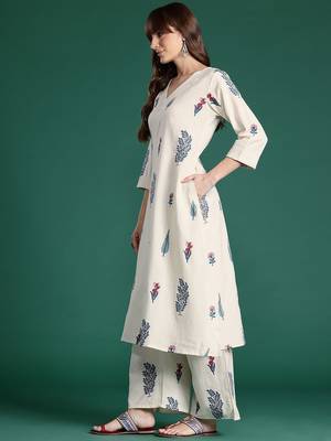 Women Floral Printed Pure Cotton Kurta with Palazzos 5