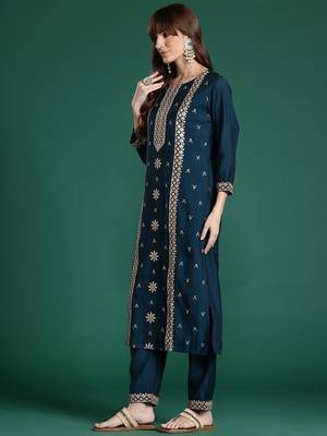 Ethnic Motifs Embroidered Panelled Sequinned Kurta with Trousers & With Dupatta 4