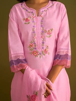 Women Floral Embroidered Regular Thread Work Kurta with Trousers & With Dupatta 3