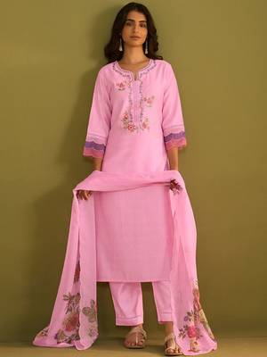 Women Floral Embroidered Regular Thread Work Kurta with Trousers & With Dupatta 6