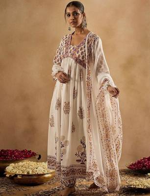 Women Floral Printed Empire Pure Cotton Kurta with Trousers & With Dupatta 4