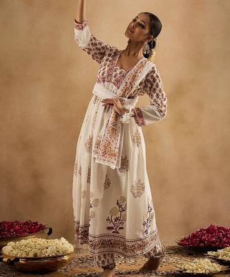 Women Floral Printed Empire Pure Cotton Kurta with Trousers & With Dupatta 6