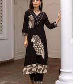 Printed V Neck Straight Kurta & Trousers