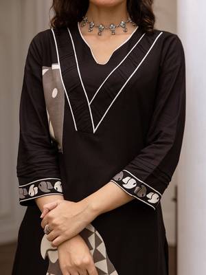 Printed V Neck Straight Kurta & Trousers 2