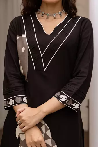 Printed V Neck Straight Kurta & Trousers