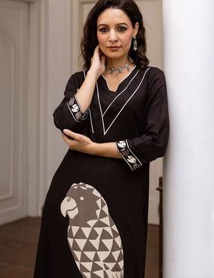 Printed V Neck Straight Kurta & Trousers 6