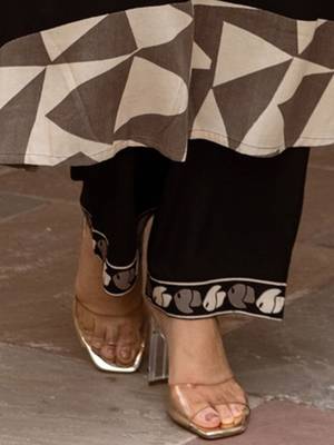 Printed V Neck Straight Kurta & Trousers 7