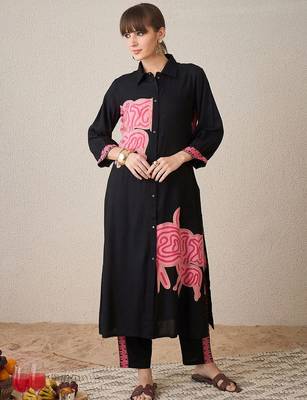 Women Ethnic Motifs Printed Regular Thread Work Kurta with Trousers 1