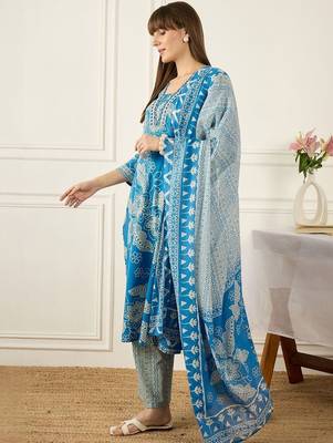 Floral Printed V-Neck Regular  Cotton A-Line Kurta With Trousers & Dupatta 3