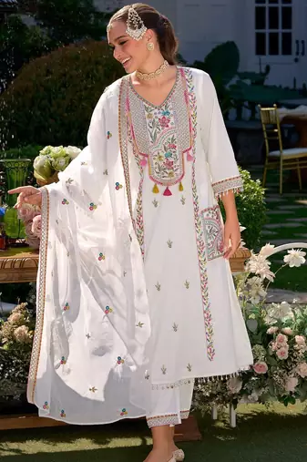 Women Floral Embroidered Regular Kurta with Trousers & With Dupatta