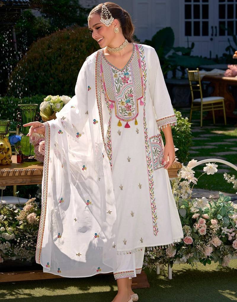 Women Floral Embroidered Regular Kurta with Trousers & With Dupatta