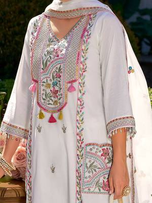 Women Floral Embroidered Regular Kurta with Trousers & With Dupatta 2